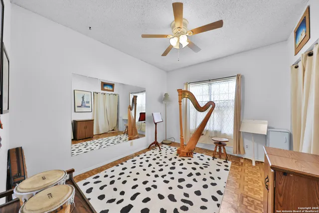 $1,750 | 631 North San Bernardo Avenue, San Antonio, TX 78228