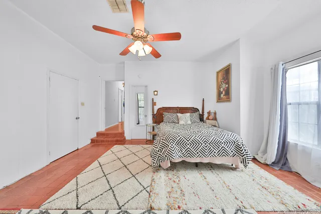 $1,750 | 631 North San Bernardo Avenue, San Antonio, TX 78228