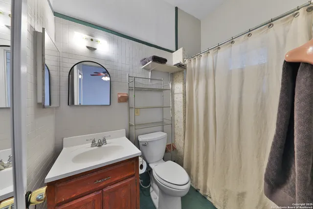 $1,750 | 631 North San Bernardo Avenue, San Antonio, TX 78228