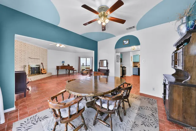 $1,750 | 631 North San Bernardo Avenue, San Antonio, TX 78228