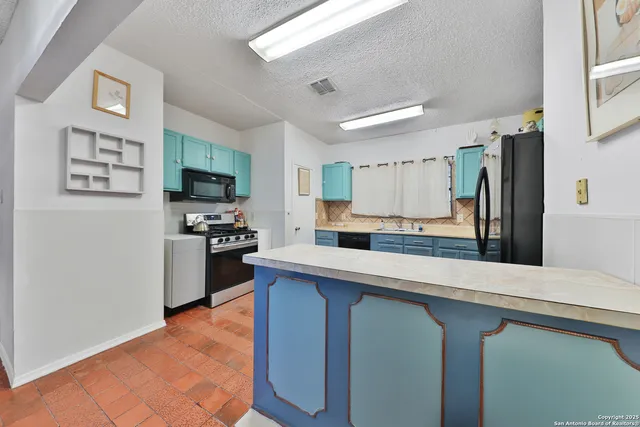 $1,750 | 631 North San Bernardo Avenue, San Antonio, TX 78228