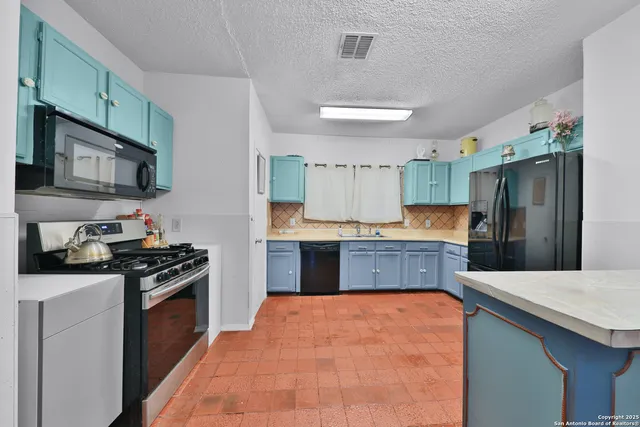 $1,750 | 631 North San Bernardo Avenue, San Antonio, TX 78228