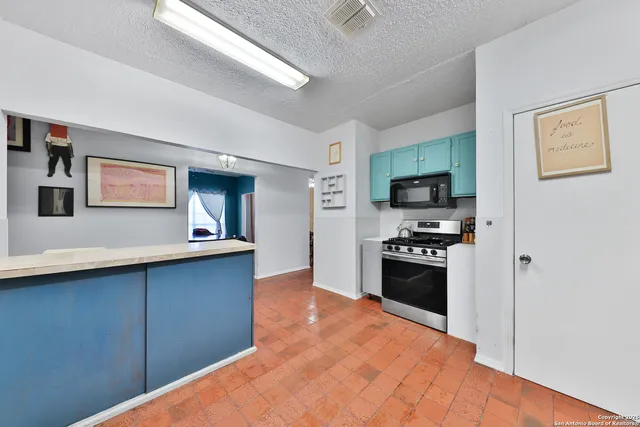 $1,750 | 631 North San Bernardo Avenue, San Antonio, TX 78228