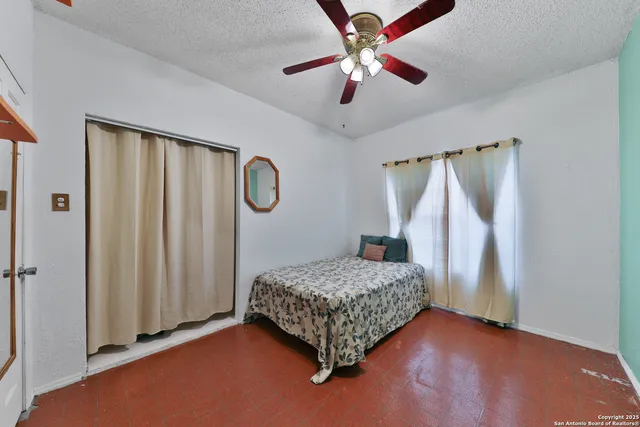 $1,750 | 631 North San Bernardo Avenue, San Antonio, TX 78228