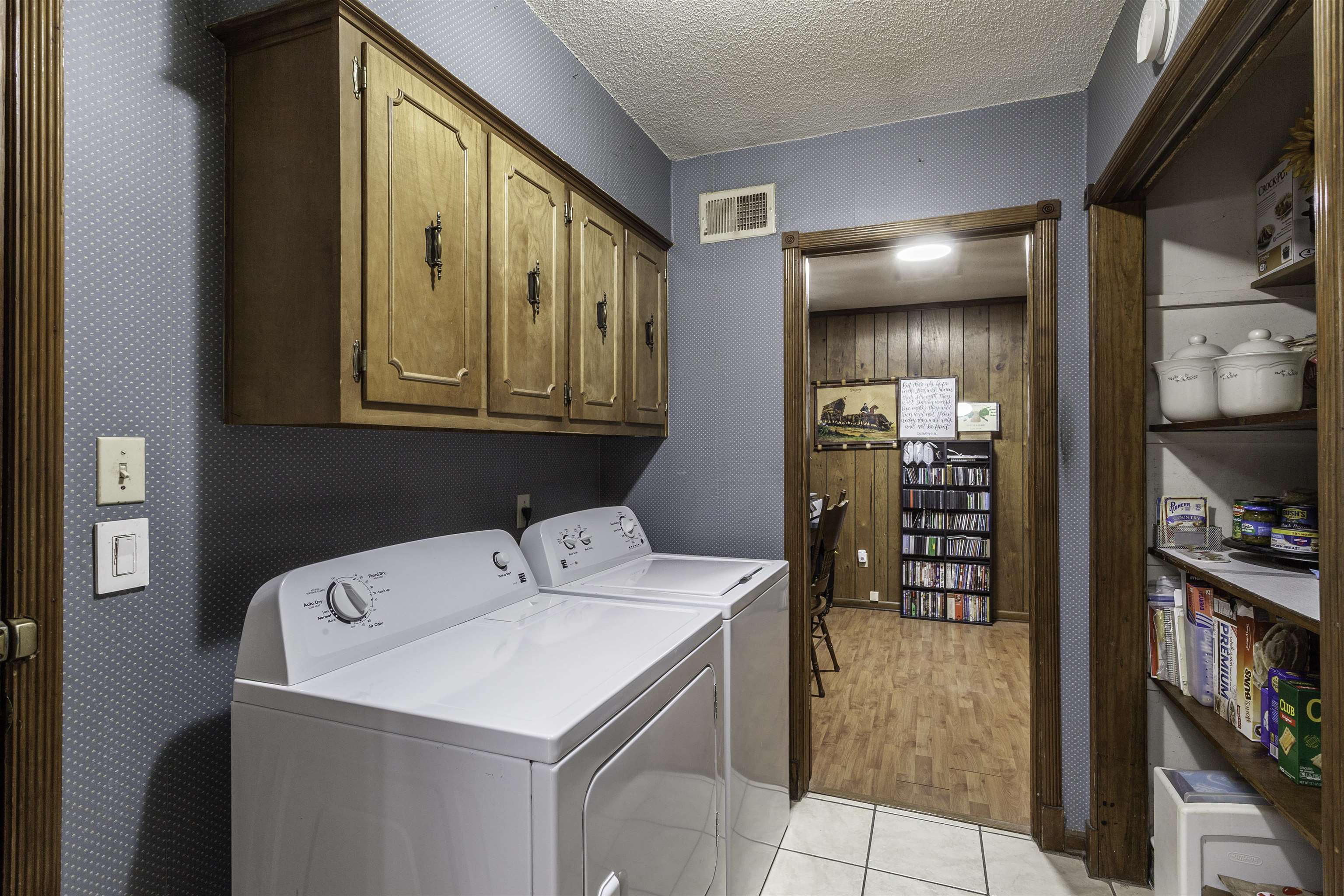 3462 Fox Meadows Road Memphis, TN 38115 - Photo 11 of 23 a utility room with dryer and washer