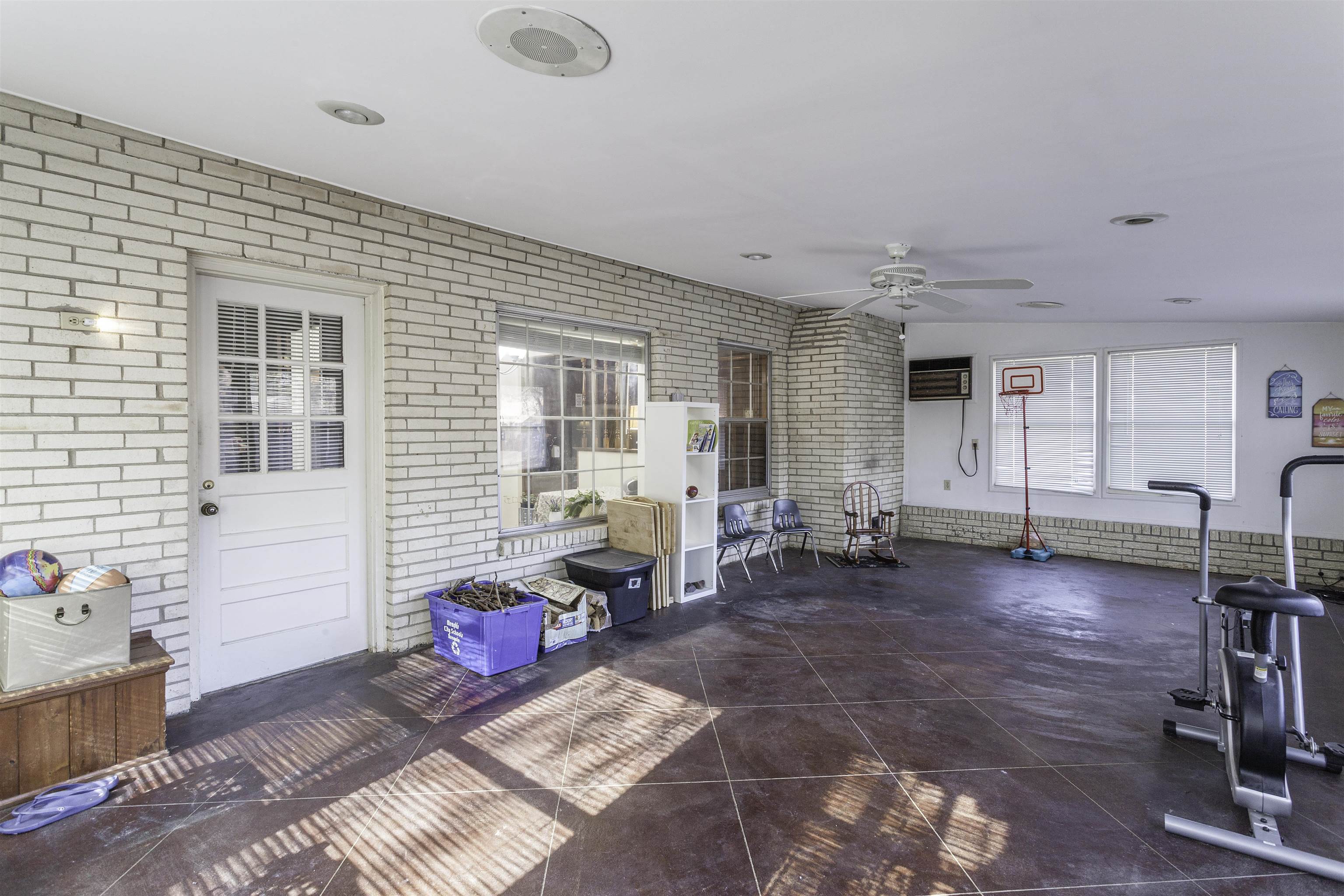 3462 Fox Meadows Road Memphis, TN 38115 - Photo 21 of 23 a living room with furniture and wooden floor