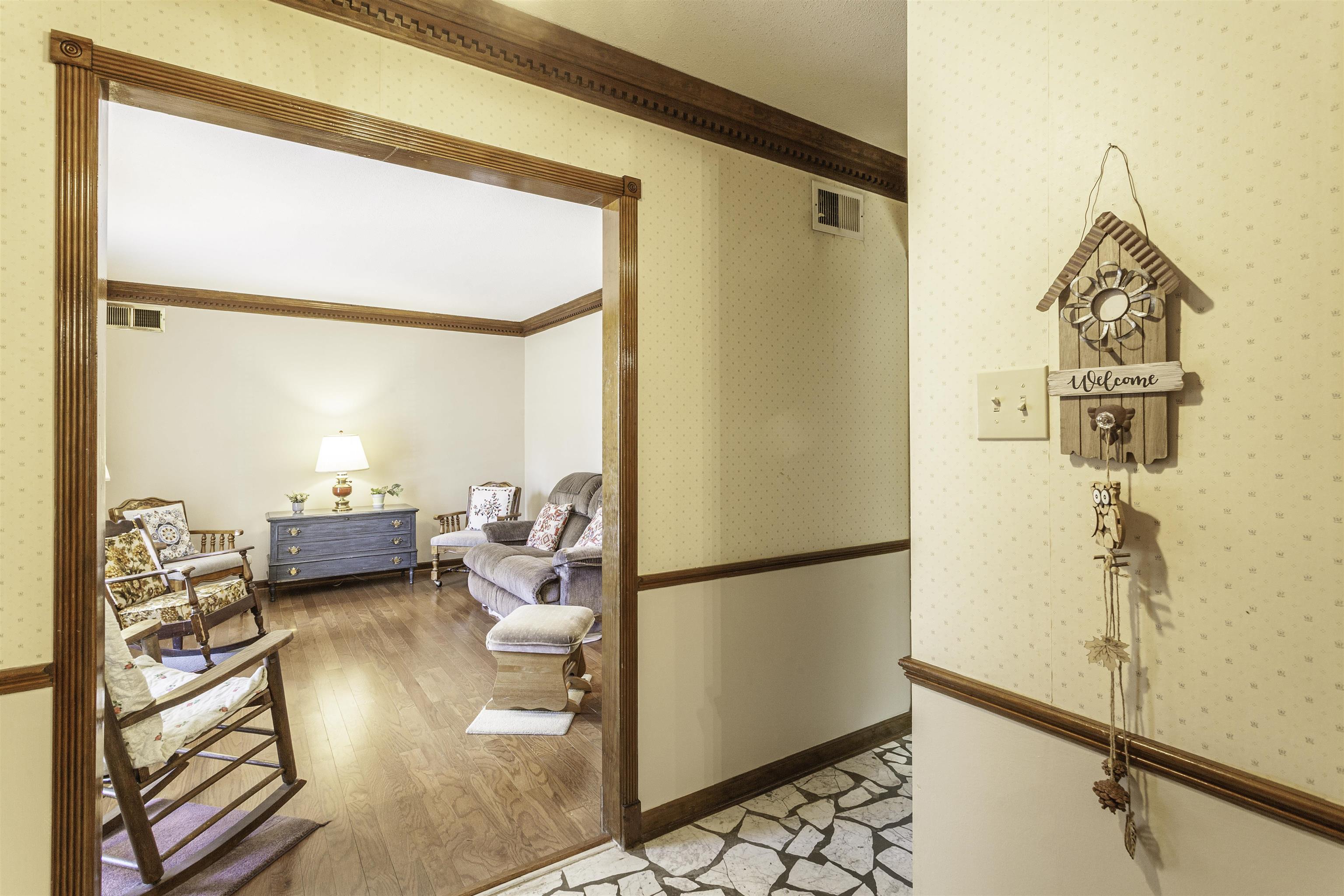 3462 Fox Meadows Road Memphis, TN 38115 - Photo 4 of 23 a living room with furniture and a window