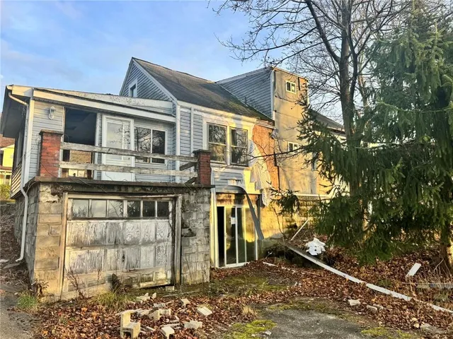 a view of a house with a tree