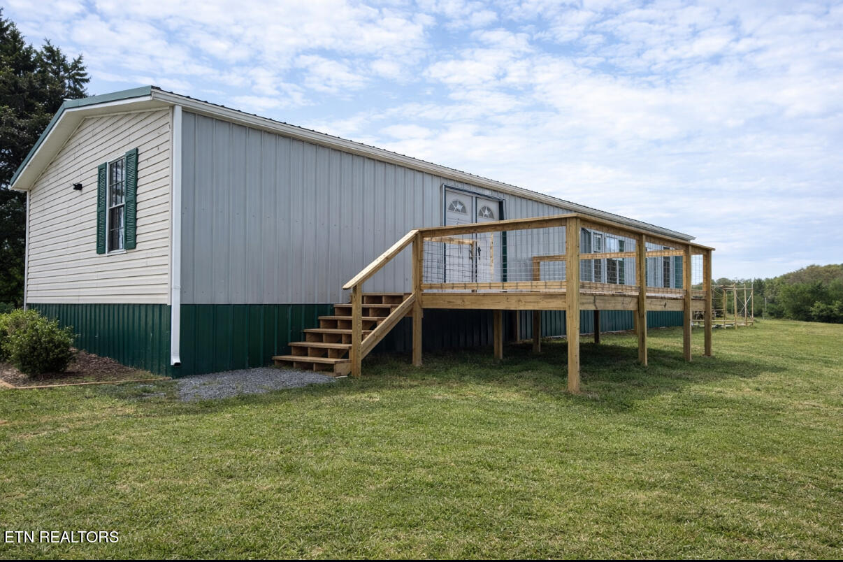 273 Thompson Road Madisonville, TN 37354 - Photo 3 of 22 IMG_2889