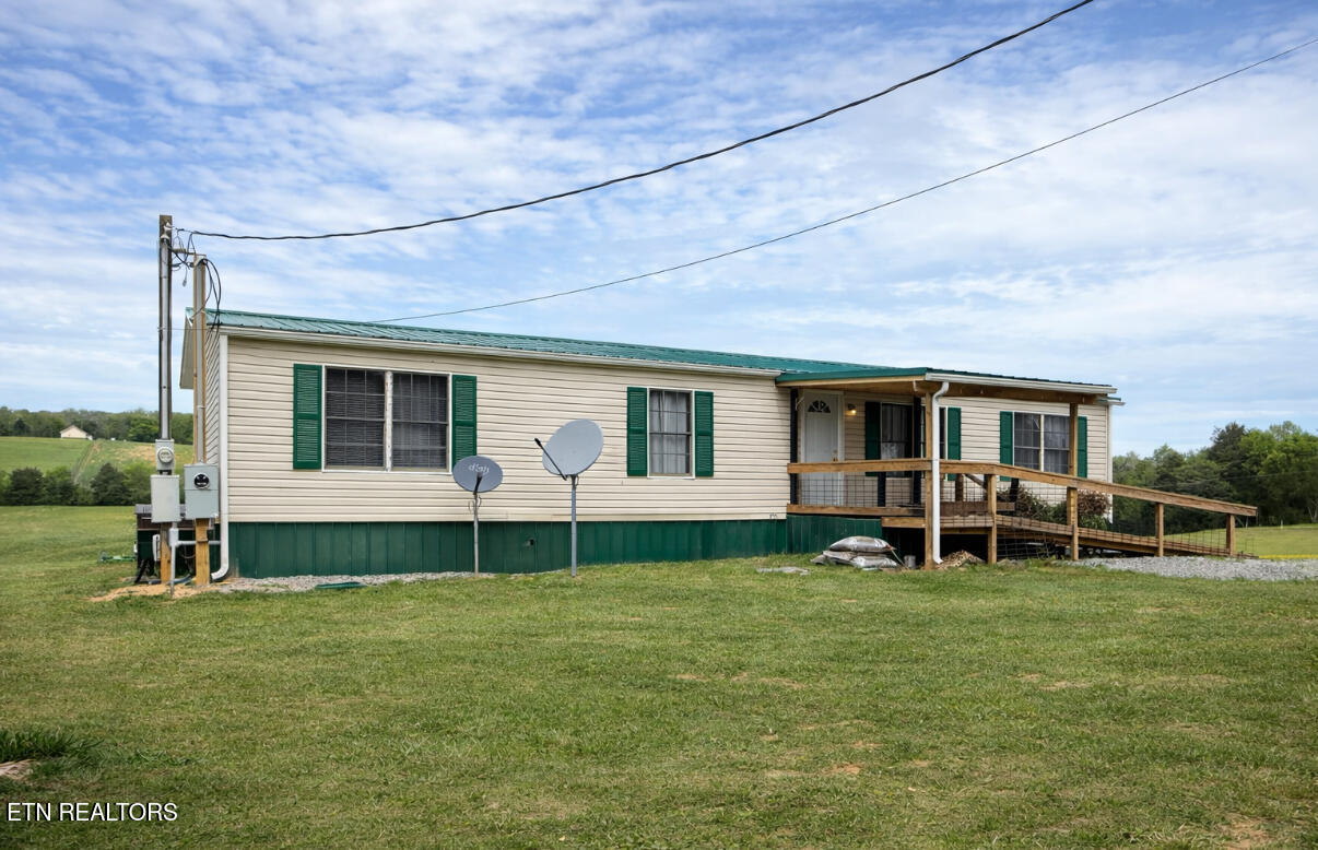 273 Thompson Road Madisonville, TN 37354 - Photo 4 of 22 IMG_2888