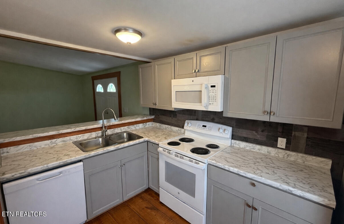 273 Thompson Road Madisonville, TN 37354 - Photo 5 of 22 IMG_2891