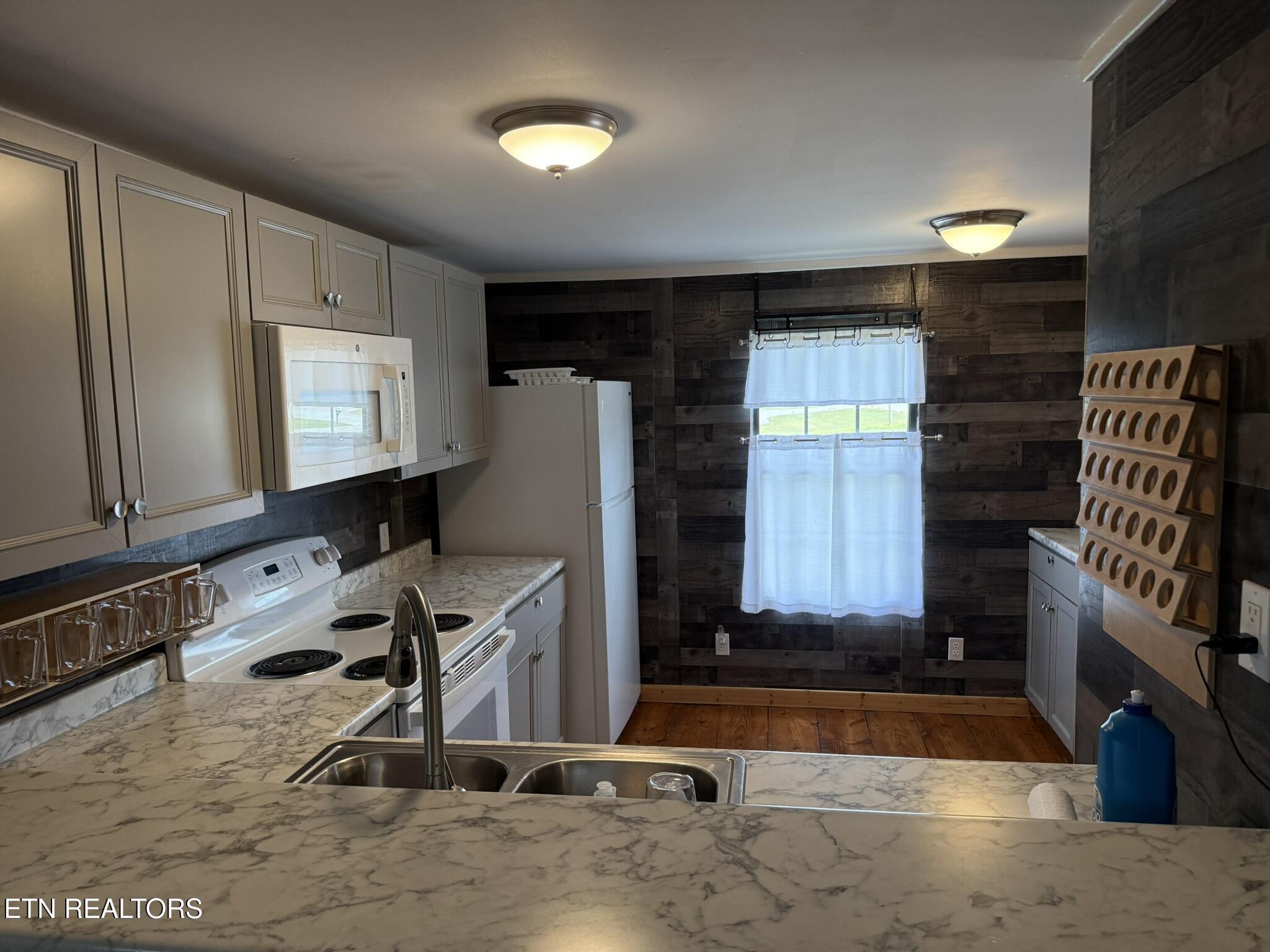 273 Thompson Road Madisonville, TN 37354 - Photo 6 of 22 IMG_2880