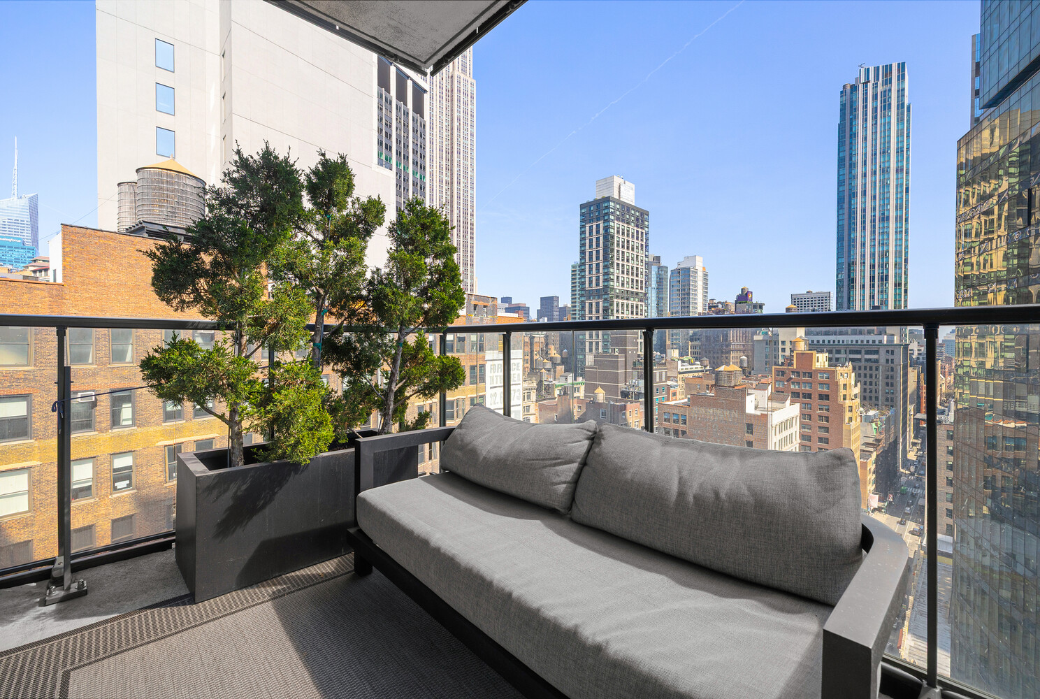 50 West 30th Street, Unit 18B Manhattan, NY 10001 - Photo 4 of 10 a view of roof deck with seating space and city view