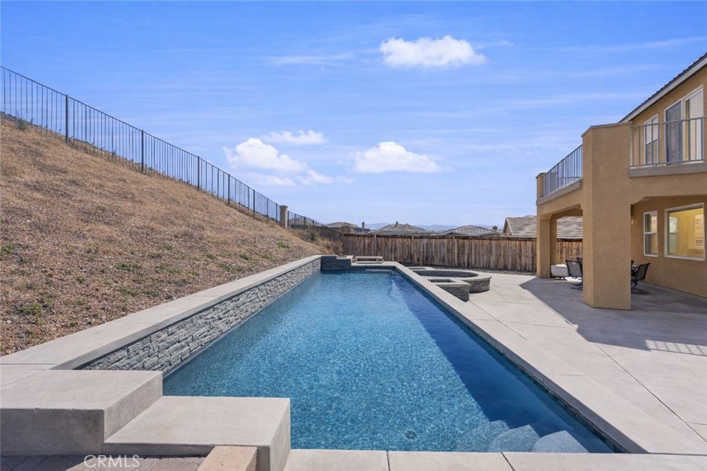 16395 Ridge Field Drive Riverside, CA 92503 - Photo 5 of 41