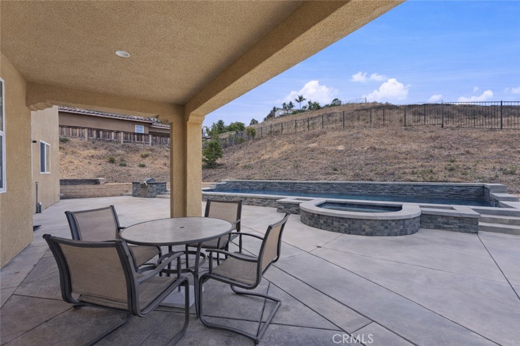 16395 Ridge Field Drive Riverside, CA 92503 - Photo 8 of 41