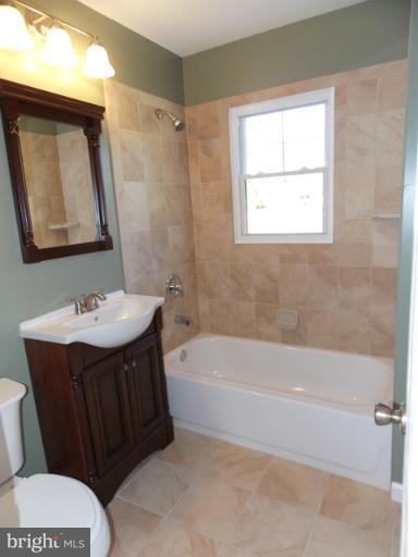 2402 Roth Road Edgewood, MD 21040 - Photo 4 of 27 a bathroom with a sink and a bathtub
