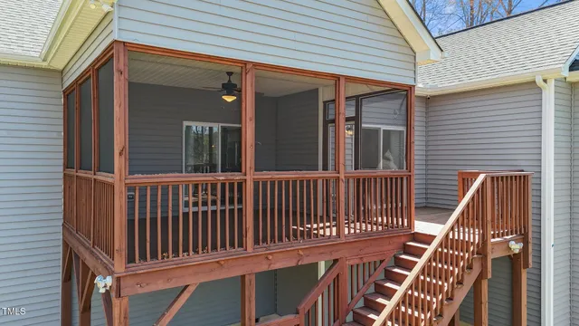 a view of residential houses with outdoor space
