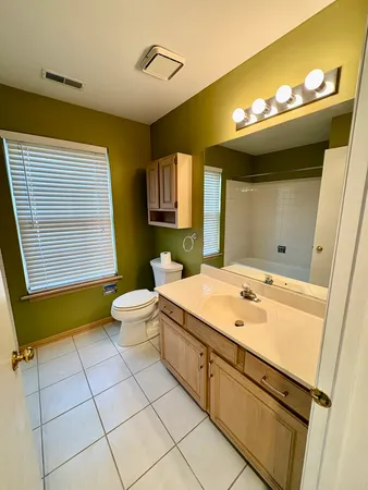 $2,299 | 319 Deer Glen Way, Unit 2C, Bloomingdale, IL 60108