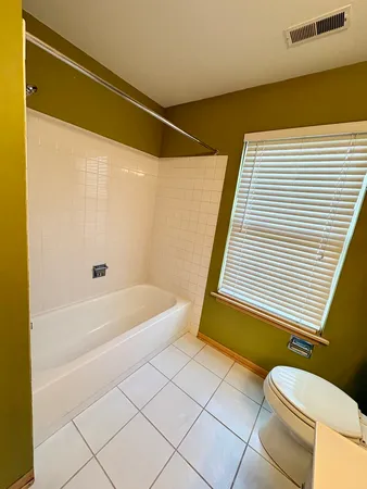 $2,299 | 319 Deer Glen Way, Unit 2C, Bloomingdale, IL 60108