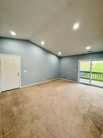 $2,299 | 319 Deer Glen Way, Unit 2C, Bloomingdale, IL 60108