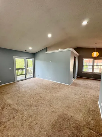 $2,299 | 319 Deer Glen Way, Unit 2C, Bloomingdale, IL 60108
