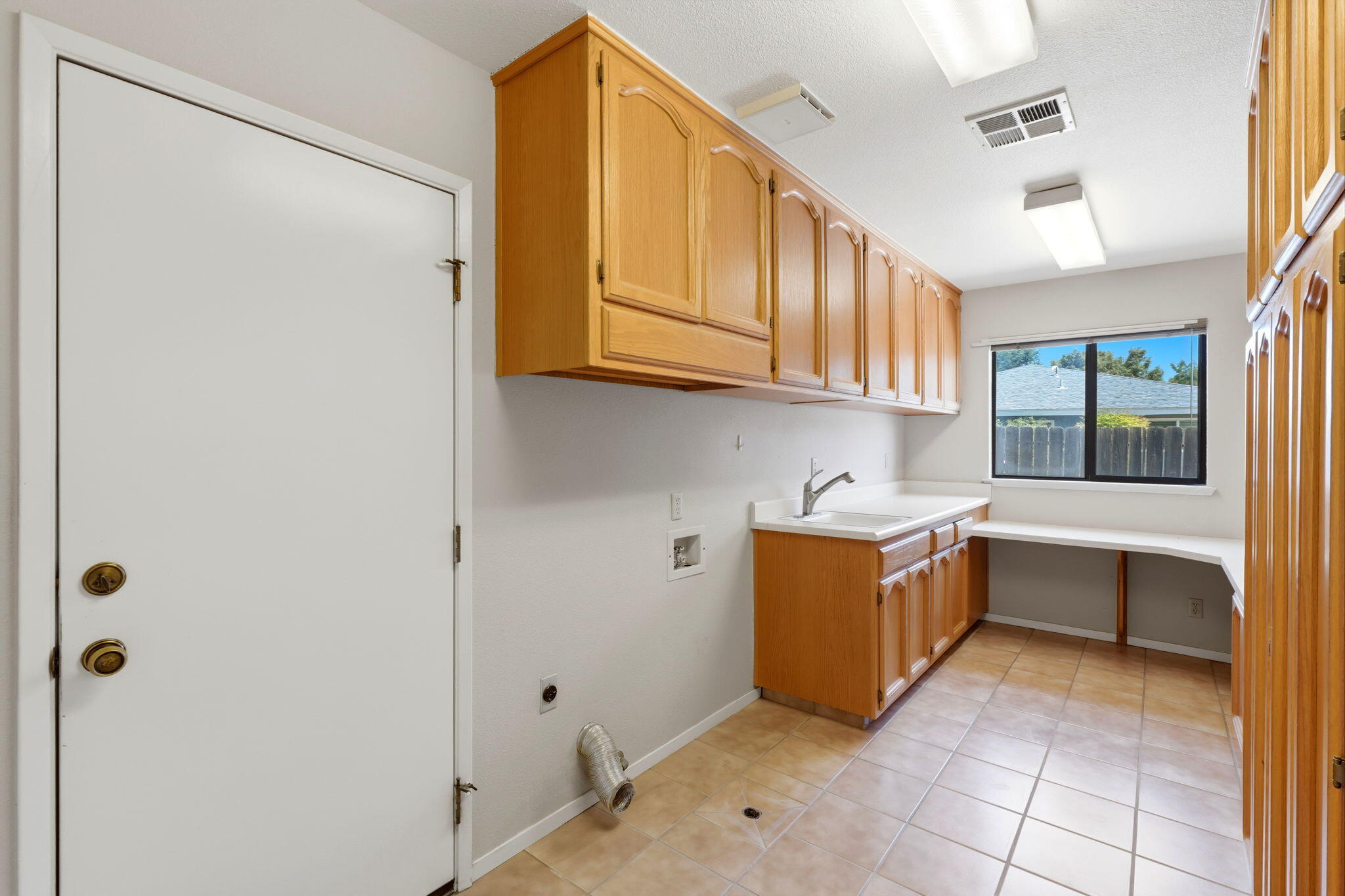 31121 Tower Road Visalia, CA 93292 - Photo 15 of 39 Utility Room