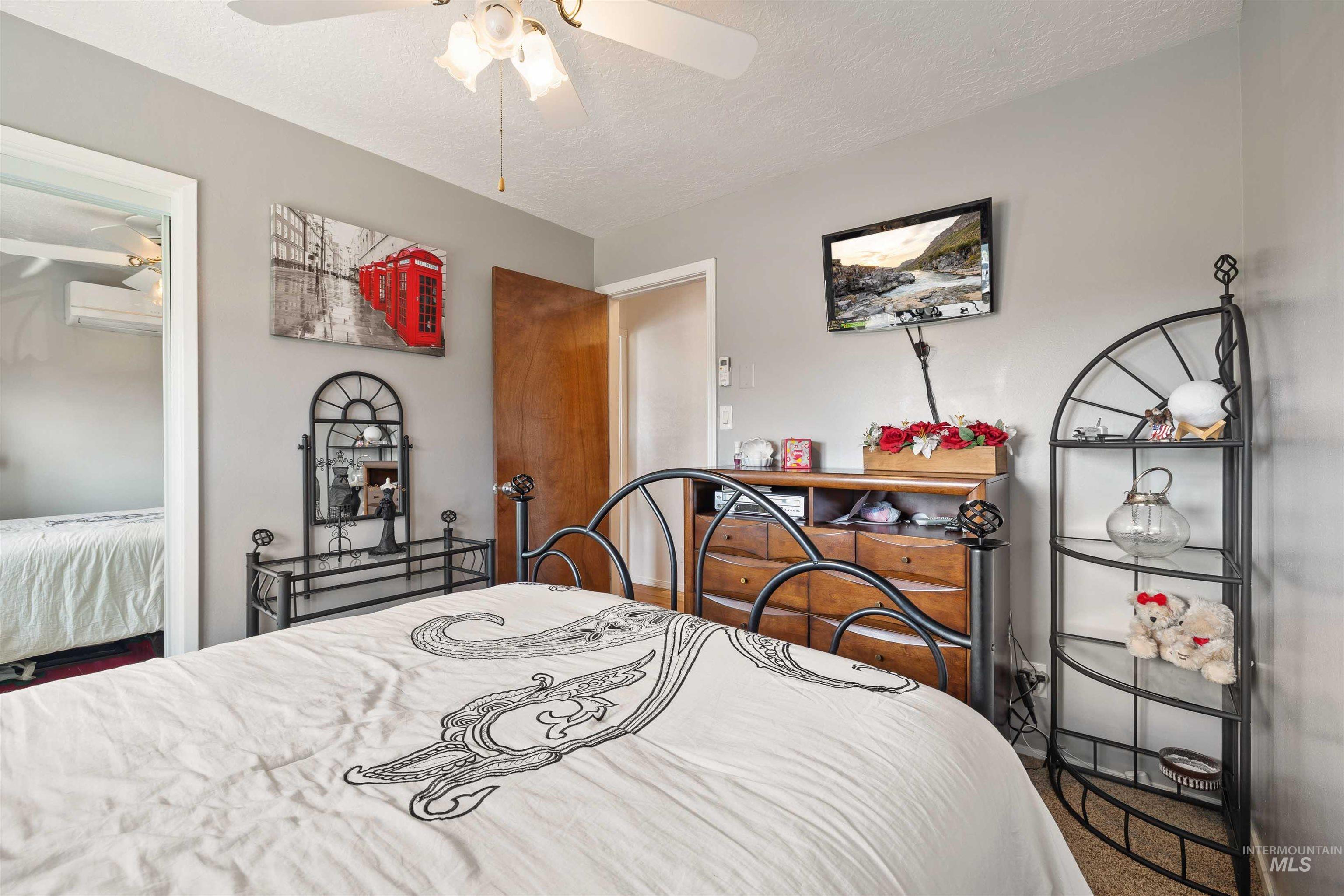216 Ranch View Road West Jerome, ID 83338 - Photo 22 of 42 Ceiling fan with integrated lighting