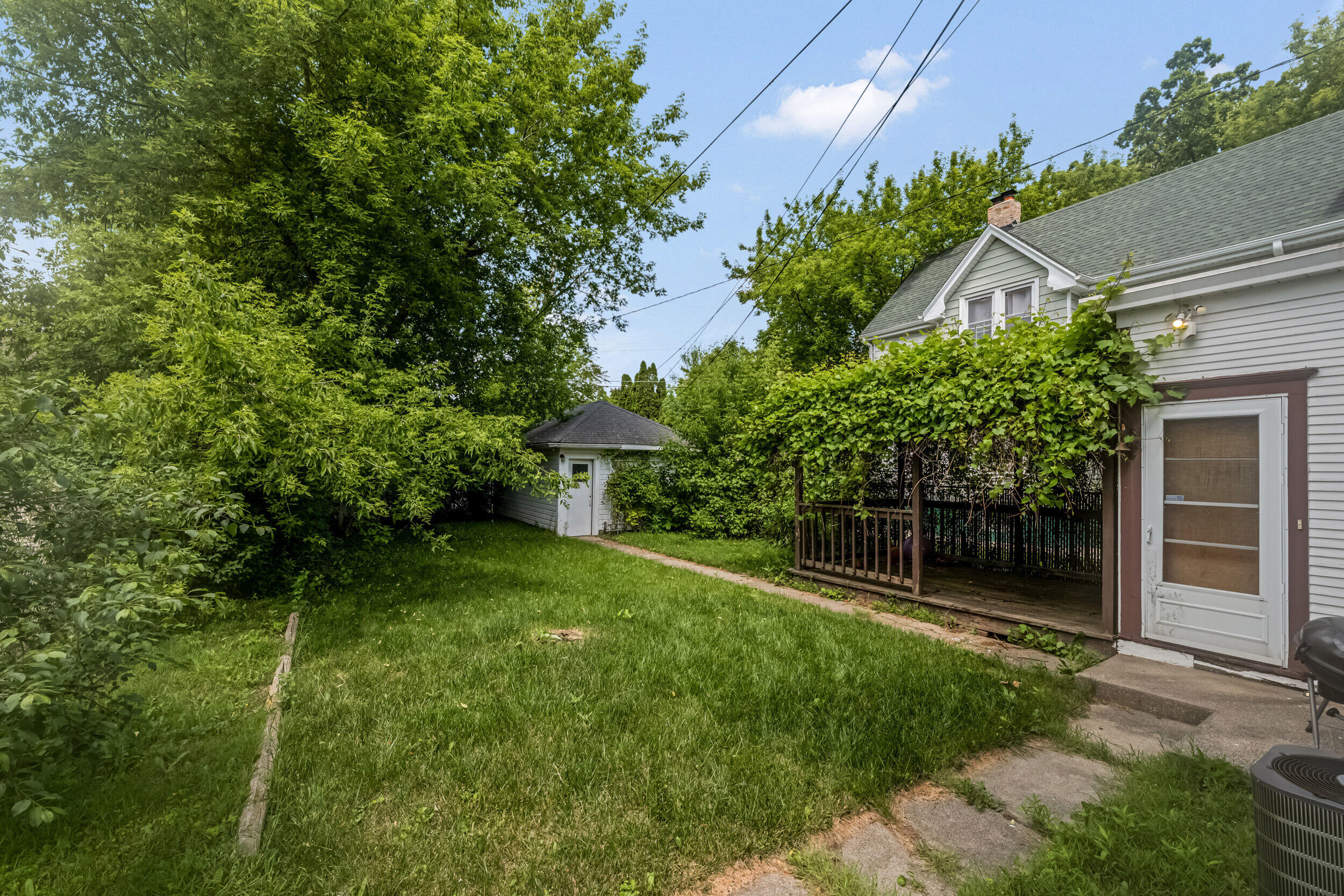 1648 Boyd Avenue Racine, WI 53405 - Photo 4 of 7 Rear Yard