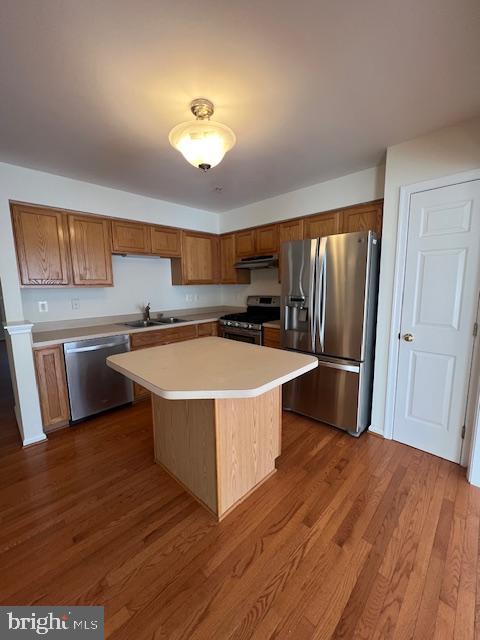 18704 Harmony Woods Lane Germantown, MD 20874 - Photo 2 of 21 a kitchen with stainless steel appliances a refrigerator a sink a stove and cabinets