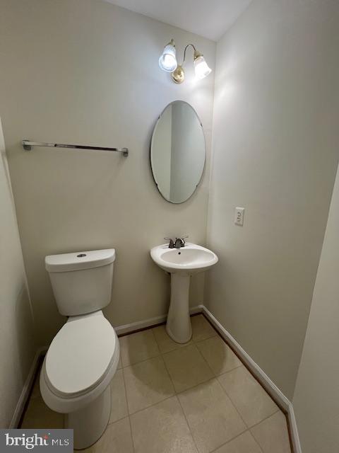 18704 Harmony Woods Lane Germantown, MD 20874 - Photo 8 of 21 a bathroom with a toilet sink and mirror