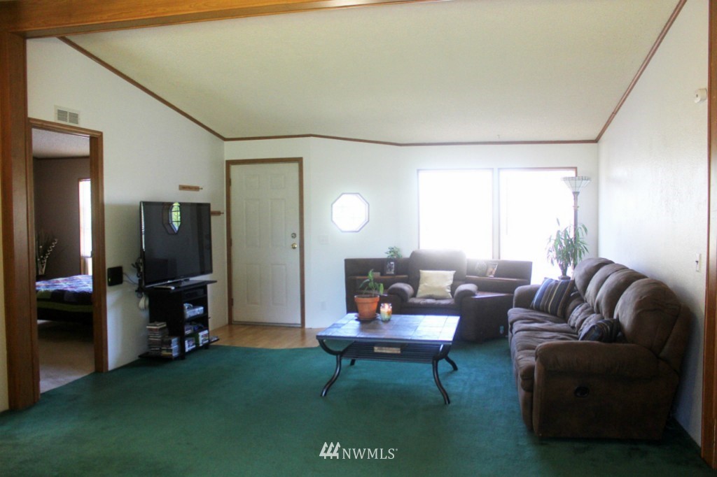 18342 Citrus Street Southwest Rochester, WA 98579 - Photo 5 of 22 Gallery Image 5