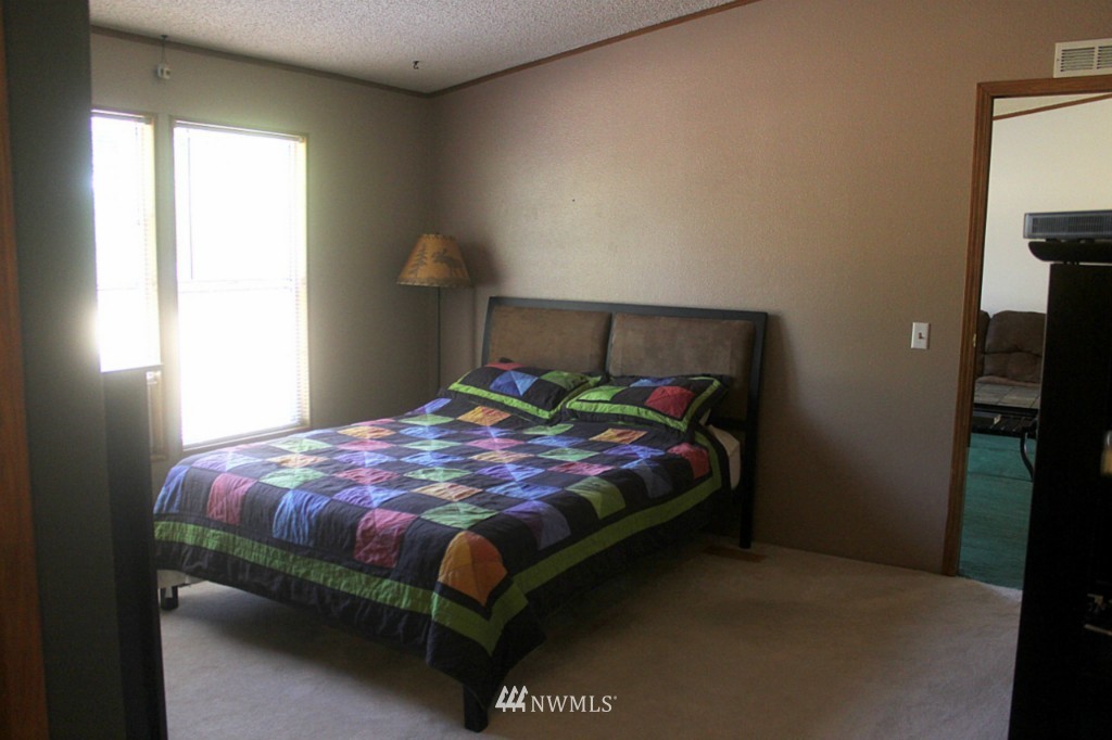 18342 Citrus Street Southwest Rochester, WA 98579 - Photo 7 of 22 Gallery Image 7