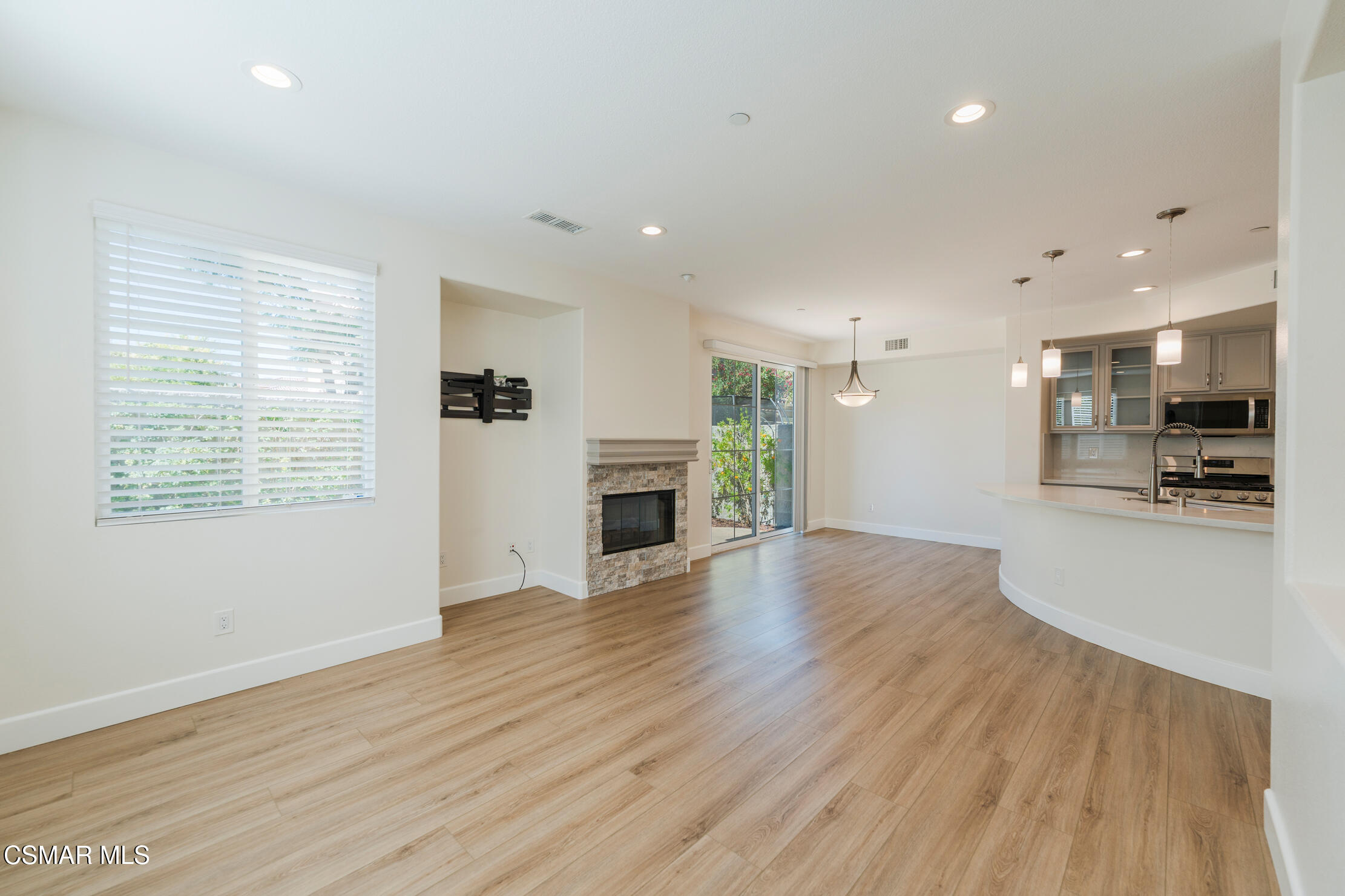 4117 Orontes Way, Unit B Simi Valley, CA 93063 - Photo 8 of 52 _A743374