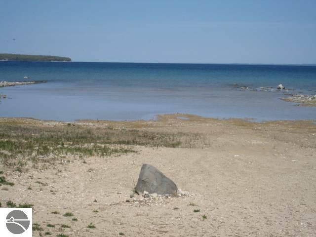 675 North Stony Point Road Suttons Bay, MI 49682 - Photo 4 of 13 1703002-3.JPG