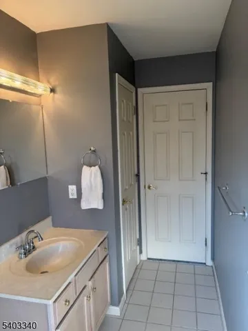 $449,900 | 8 Holly Drive, Hamburg, NJ 07419