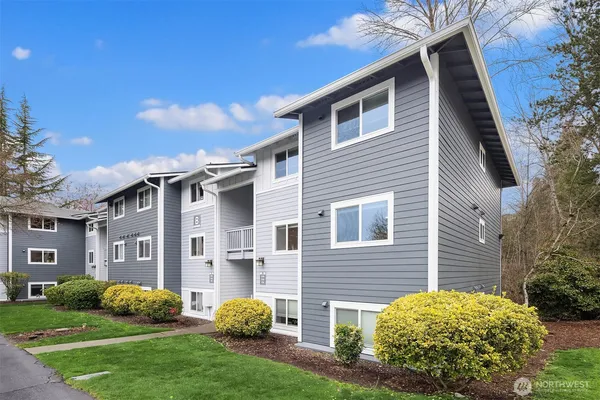 $395,000 | 14006 Northeast 181st Place, Unit B206, Woodinville, WA 98072
