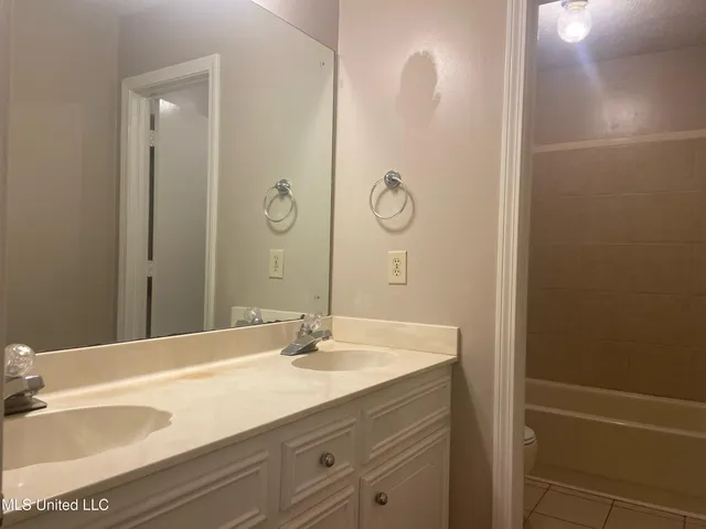 $1,700 | 206 Casa Urbano Drive, Clinton, MS 39056