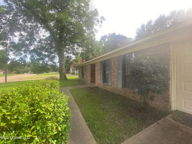 $1,700 | 206 Casa Urbano Drive, Clinton, MS 39056