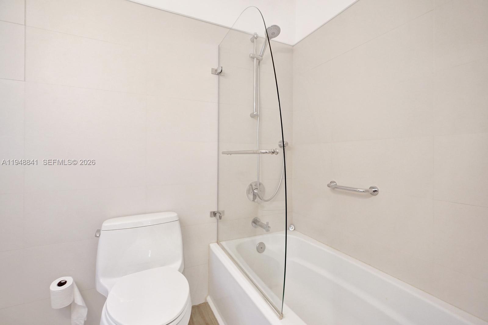 3757 Prairie Avenue Miami Beach, FL 33140 - Photo 15 of 19 a bathroom with a toilet and a bathtub
