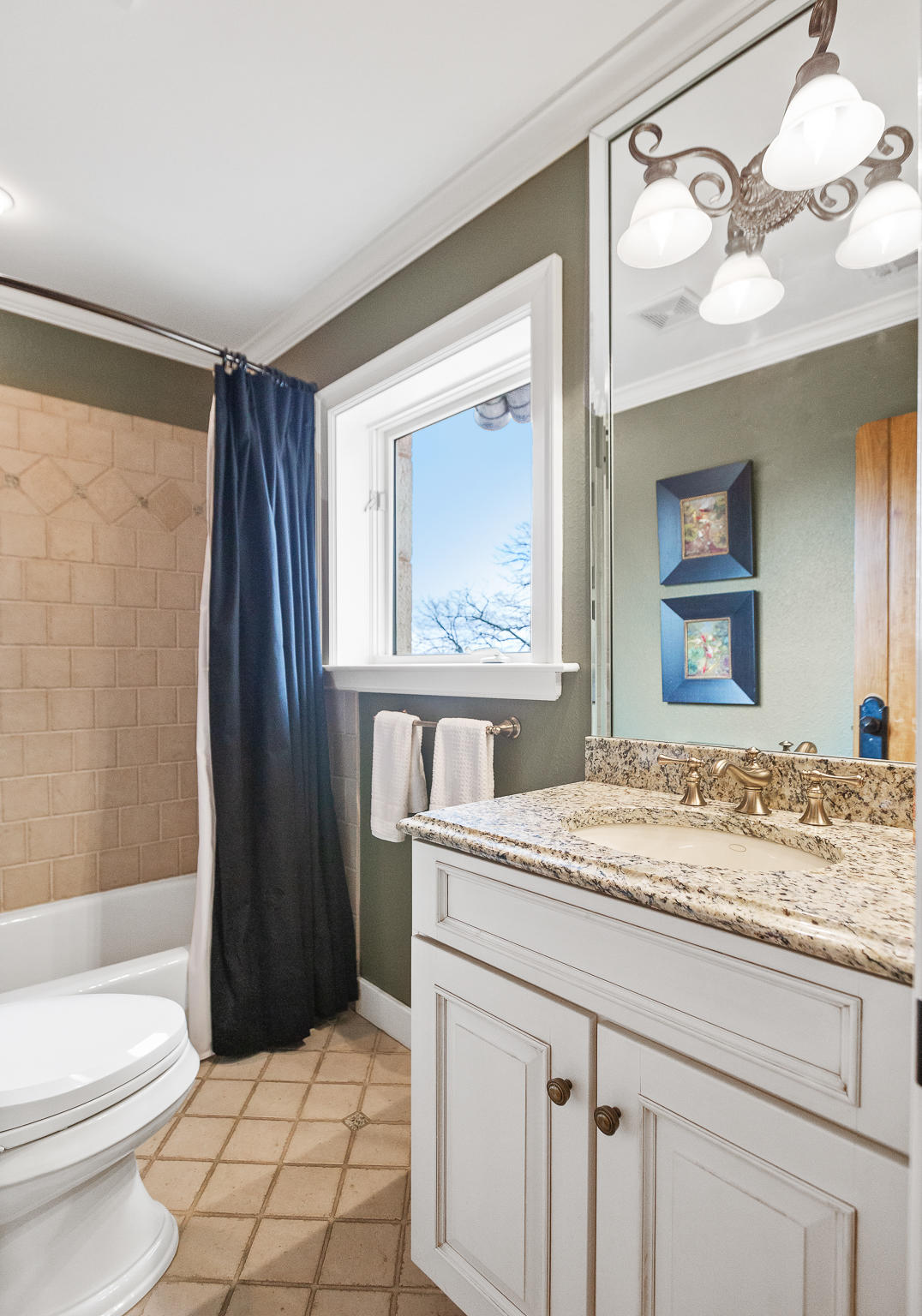 330 North Crest Road Chattanooga, TN 37404 - Photo 30 of 73 HER SIDE MASTER BATH