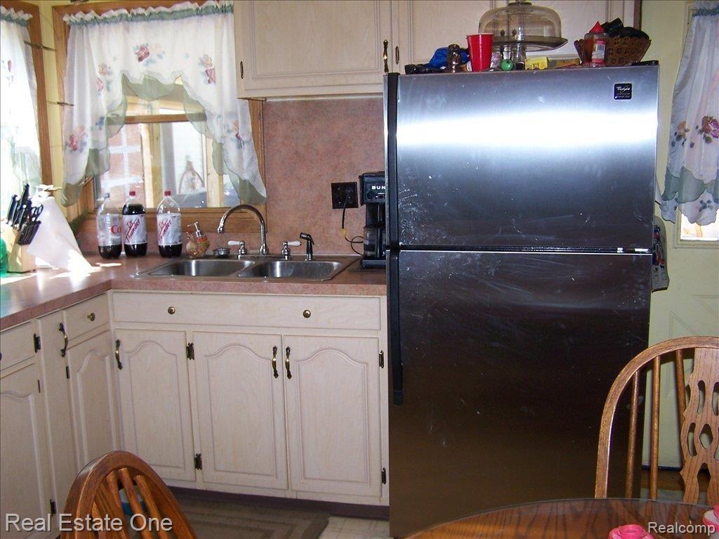 37815 Wick Road Romulus, MI 48174 - Photo 9 of 12 Kitchen