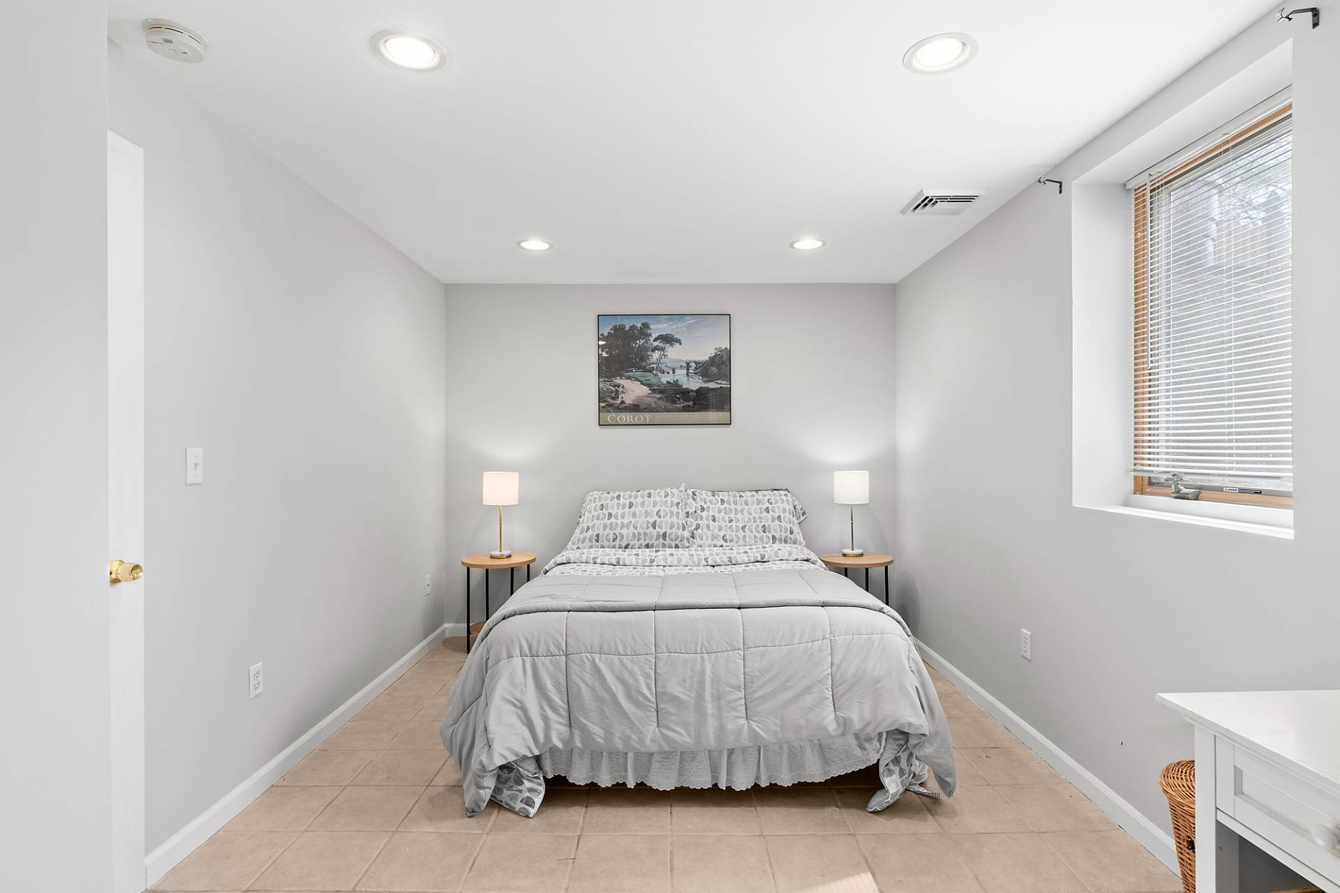 34 Old Fish Cove Road Southampton, NY 11968 - Photo 15 of 17 a bedroom with a bed and a window