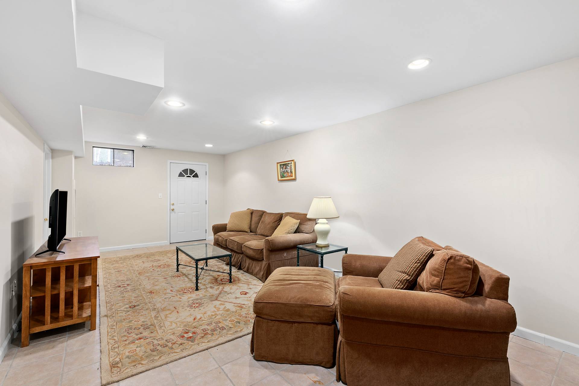 34 Old Fish Cove Road Southampton, NY 11968 - Photo 16 of 17 a living room with furniture