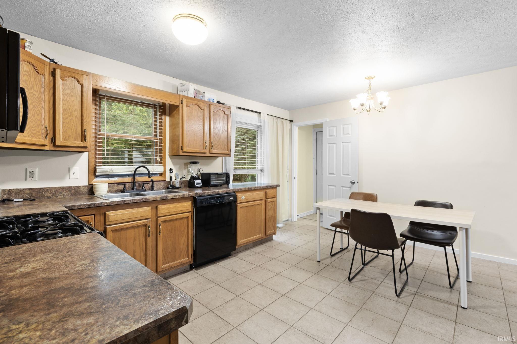 58915 Runway Road Elkhart, IN 46516 - Photo 8 of 25 Gallery Image 8