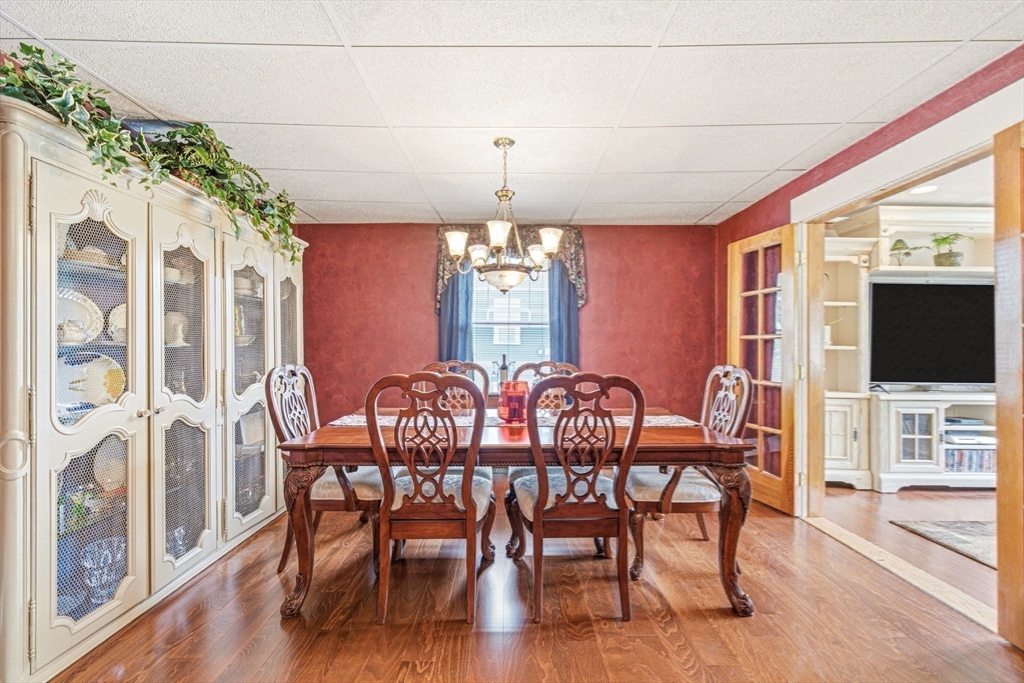 83 Grand Street Reading, MA 01867 - Photo 6 of 42