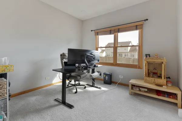 $4,000 | 2052 Gardner Circle East, Aurora, IL 60503