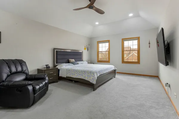 $4,000 | 2052 Gardner Circle East, Aurora, IL 60503