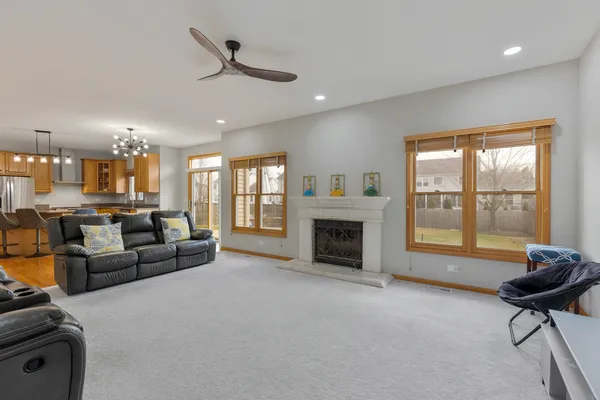 $4,000 | 2052 Gardner Circle East, Aurora, IL 60503