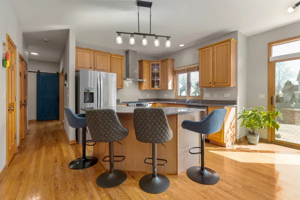 $4,000 | 2052 Gardner Circle East, Aurora, IL 60503