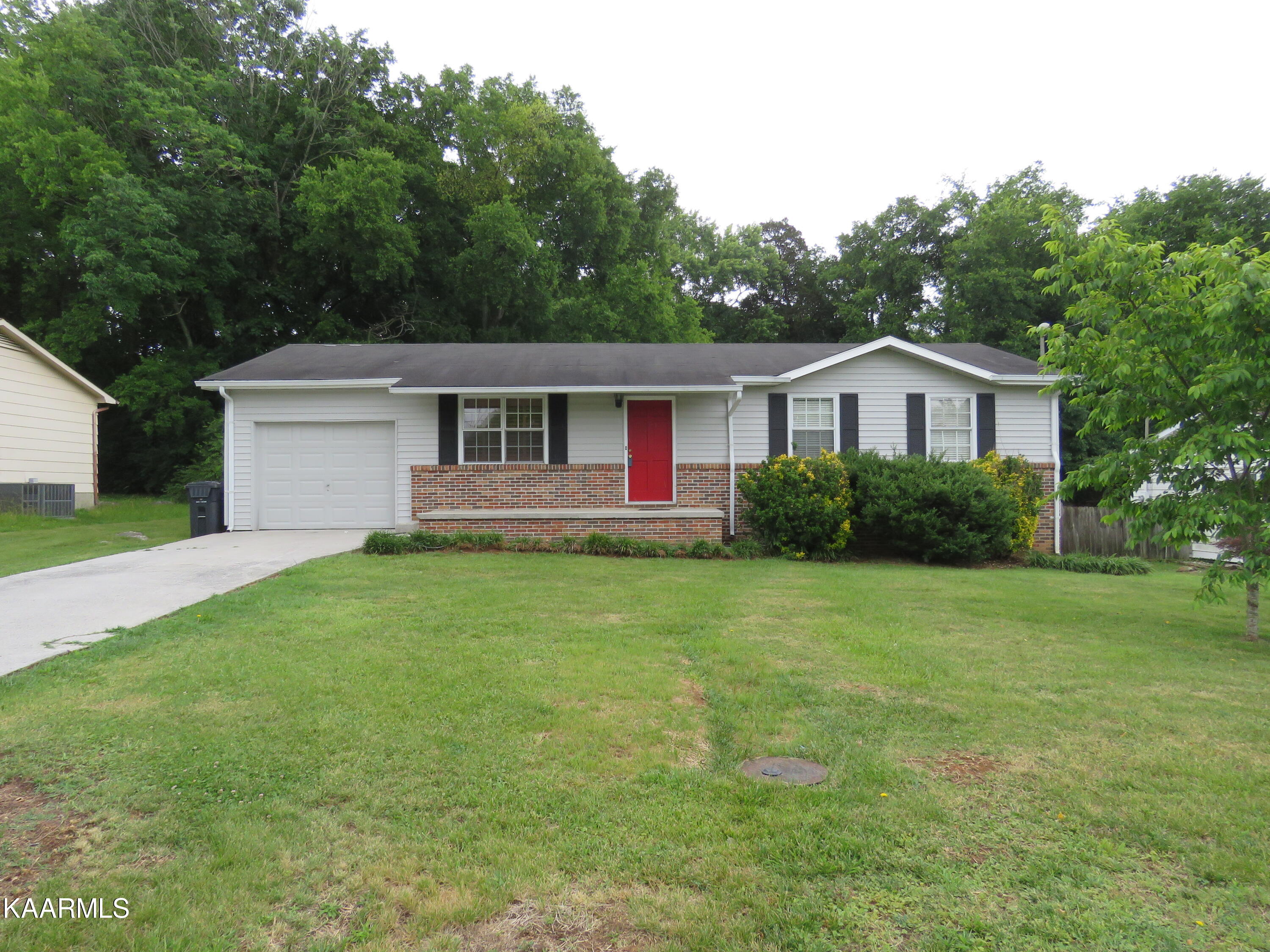 3820 Debonair Drive, Knoxville, TN 37912 Compass